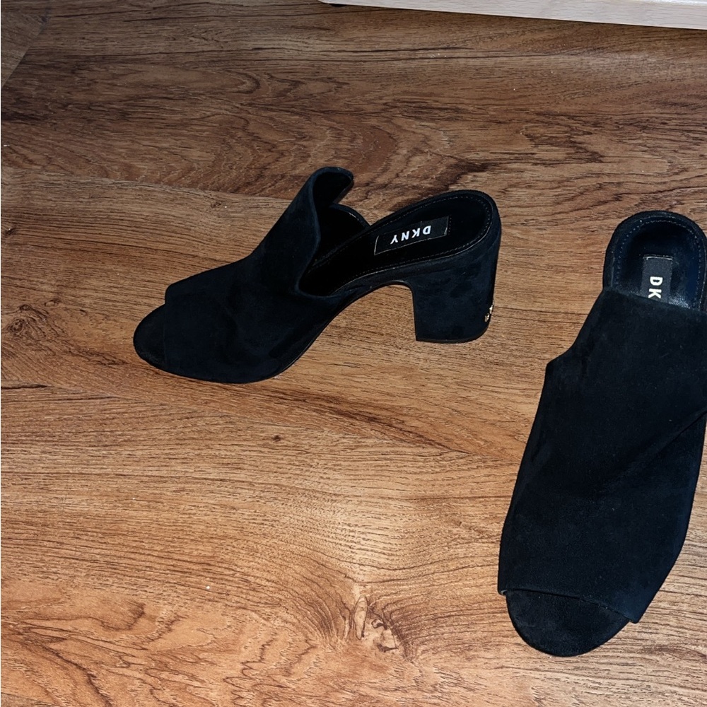 DKNY leather shoes size 6.5